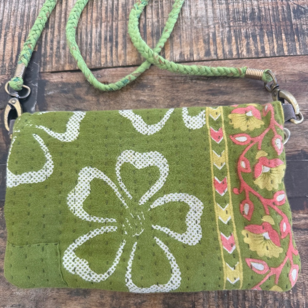 Sari Bari unique,green crossbody. - Picture 9 of 12